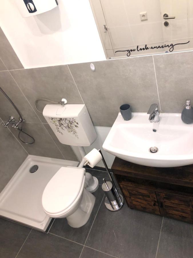 Ferienwohnung Gruene Oase Mit Balkon I Eg Duisburg Exterior foto